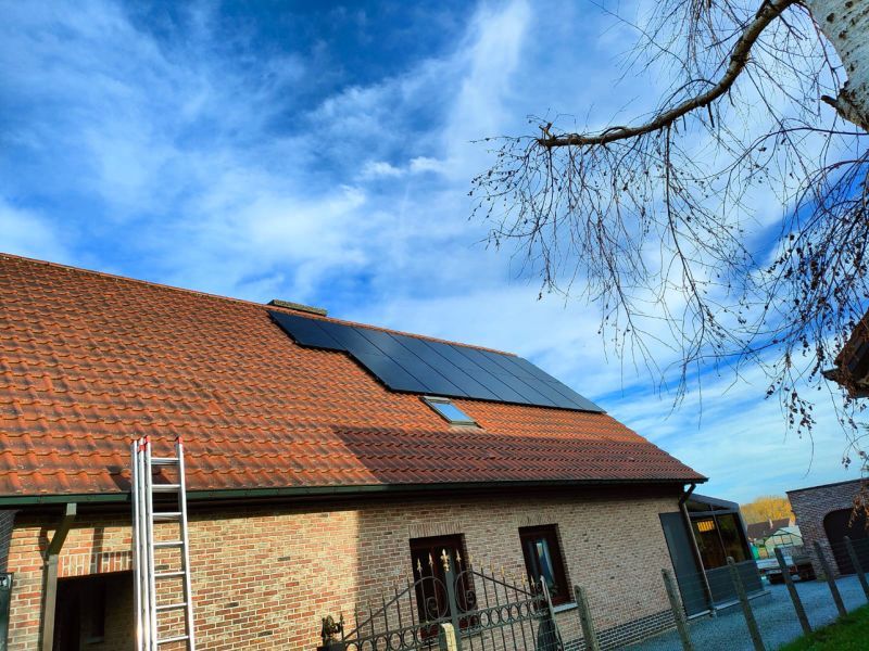 Instalación de inversores híbridos en Benelux